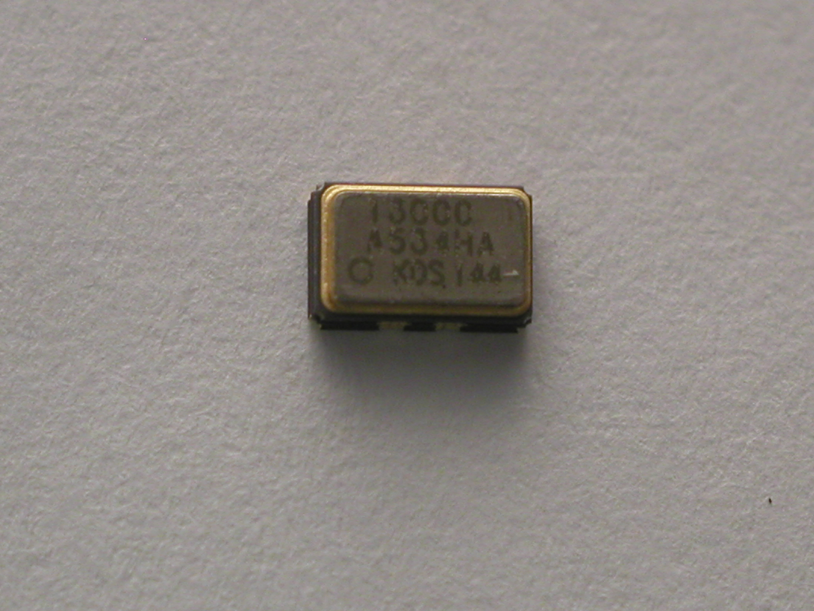 25 Items MXO45-3I-20M0000 Oscillator XO 20MHz /±50ppm 50pF HCMOS//TTL 55/% 5V 4-Pin Metal DIP Thru-Hole Tray